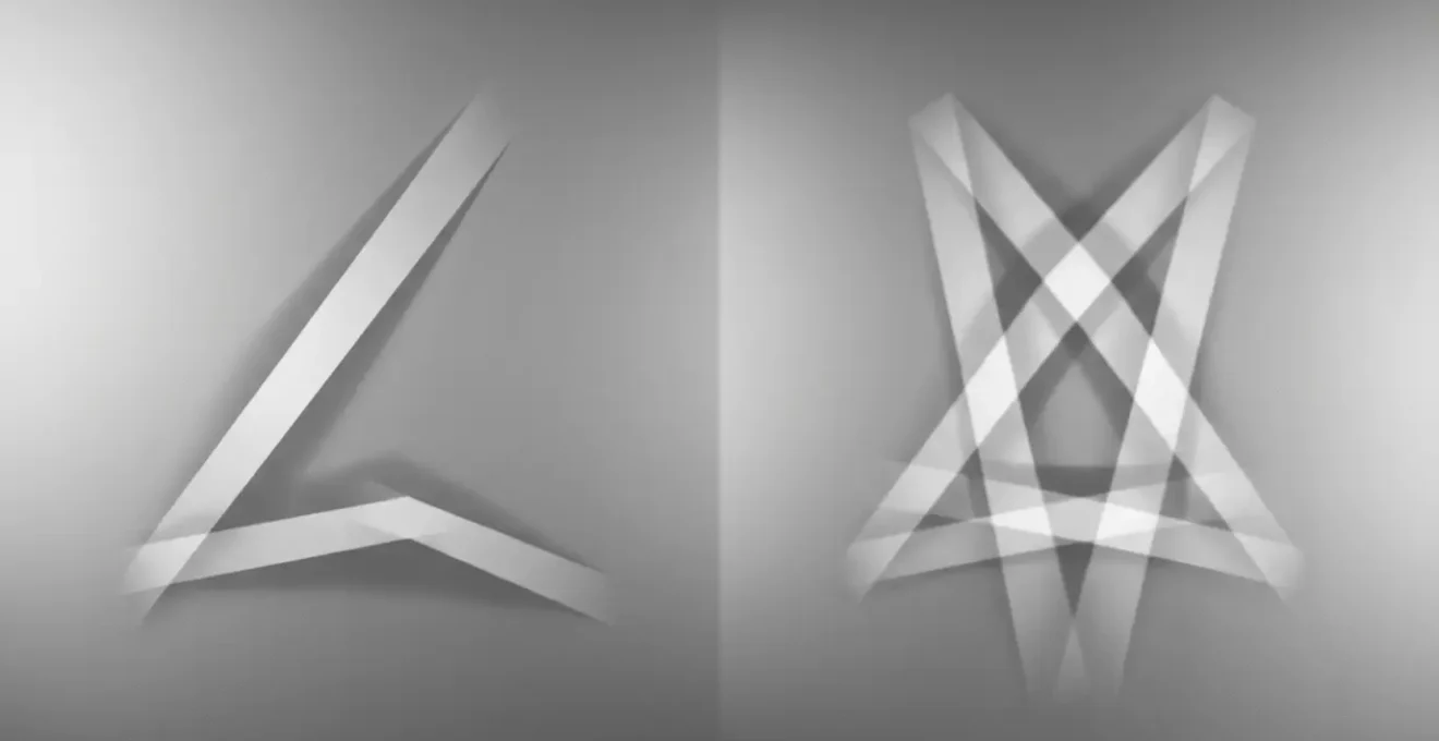 Comparaison visuelle entre une ceinture de sécurité trois points et un harnais de compétition